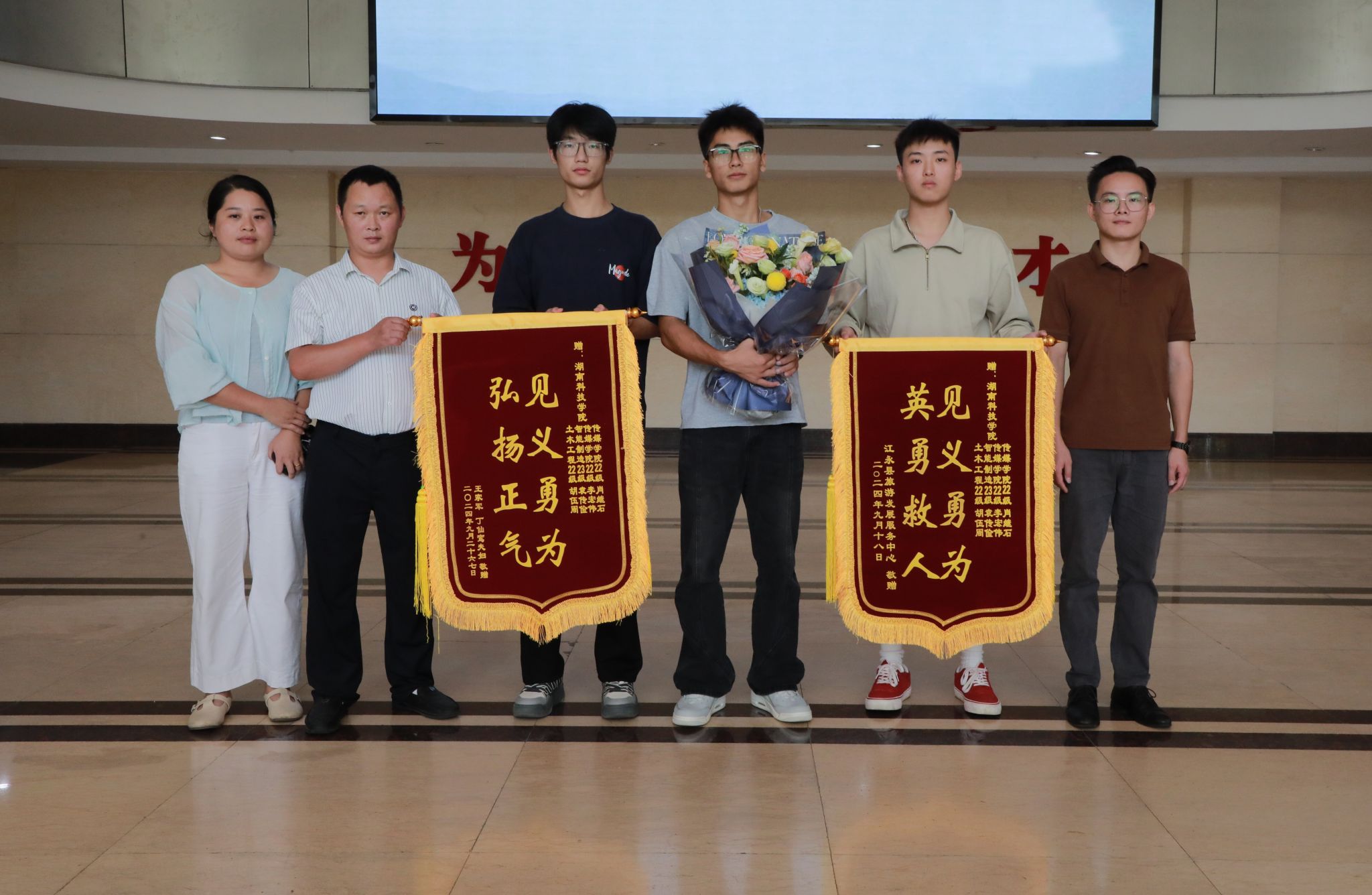 牛博·电子（中国）官方网站大学生勇救溺水者.jpg
