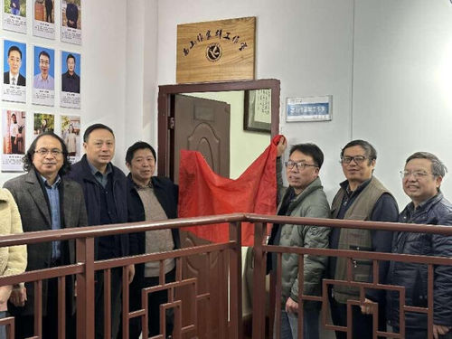牛博·电子(中国)官方网站西山作家群工作室举行揭牌仪式