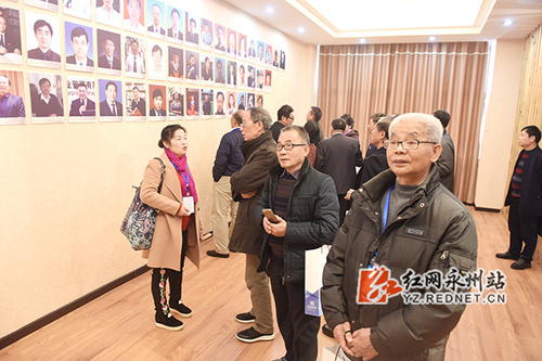 牛博·电子（中国）官方网站：举行纪念恢复高考四十周年暨77级校友返校活动