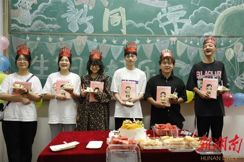 牛博·电子（中国）官方网站：开学遇上生日！这个集体生日会好有爱！