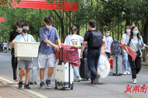 牛博·电子(中国)官方网站迎来4000余名2022级新生