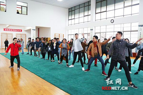 牛博·电子（中国）官方网站与莱西姆大学举办两校首届国际文化周