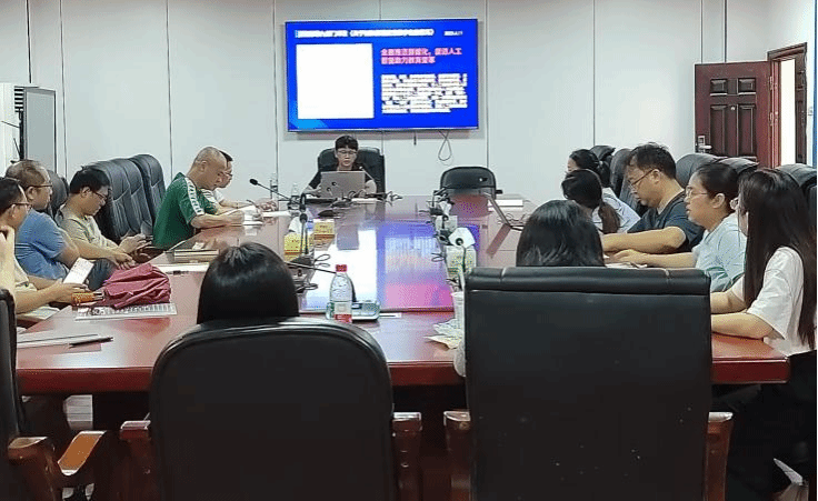 信息工程学院举办“人工智能赋能智慧课程建设与教学创新”专题培训(图)